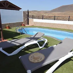 Blue With Private Pool, Bbq, Wifi - Suitable For Families By Holidays Corralejo